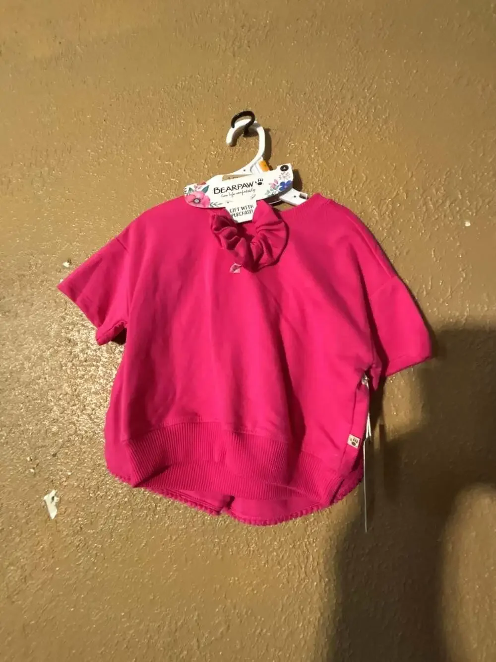BEARPAW Girls 2-Piece Short Set with Scrunchie Size 4 Hot Pink